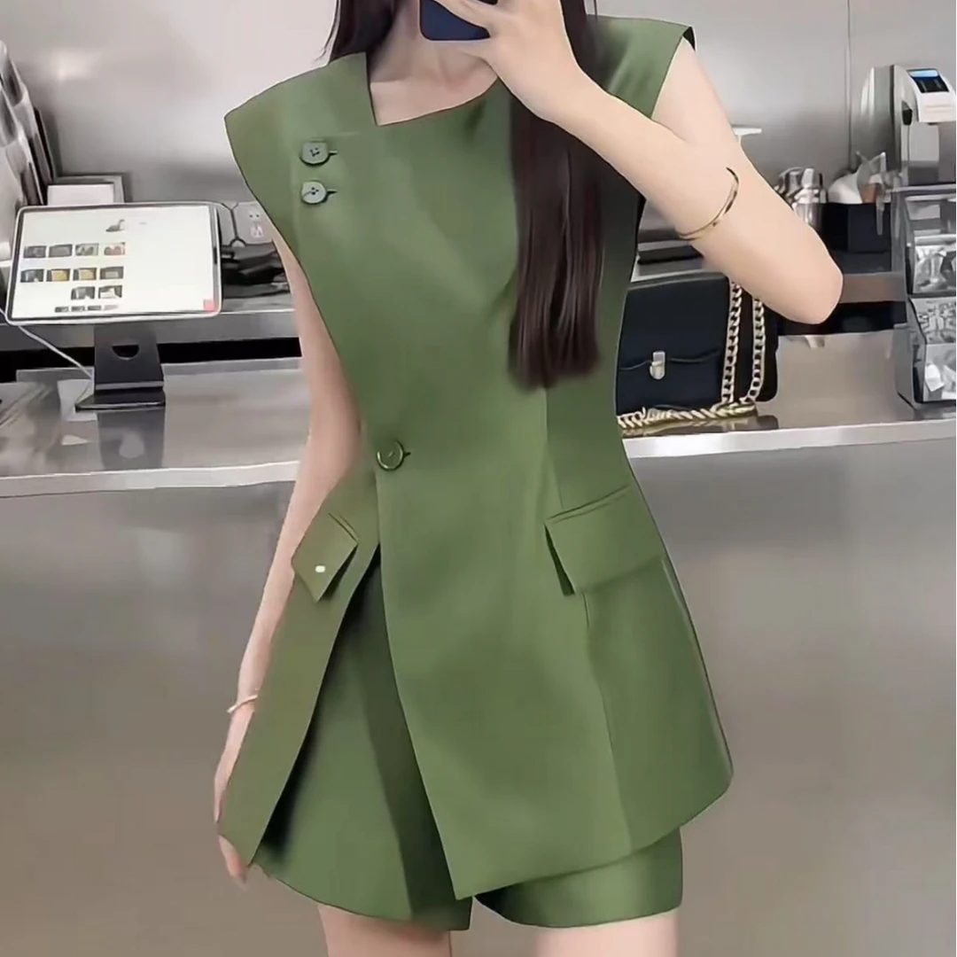 气质女装时髦高级感无袖西装短裤套装