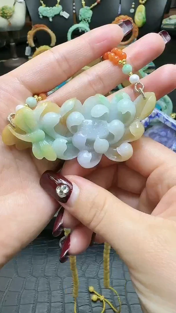 【闪购商品】翡翠颈饰未镶嵌黄加绿