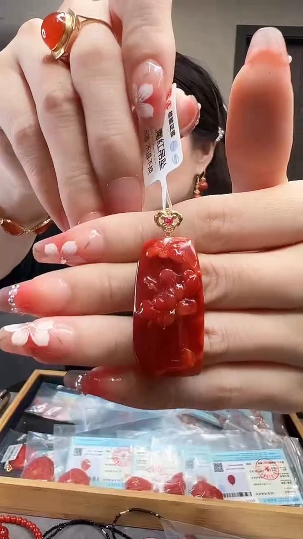 【闪购商品】南红玛瑙吊坠18K金镶嵌/TF