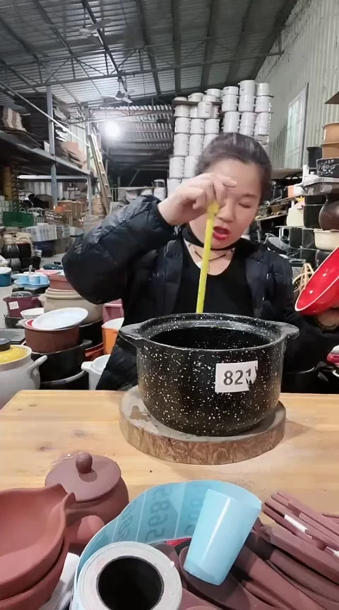 陶821瑕疵麦饭石锅带盖