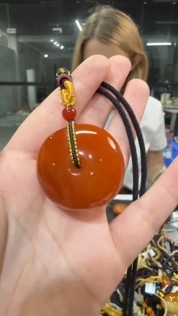 琥珀颈饰未镶嵌假一罚三