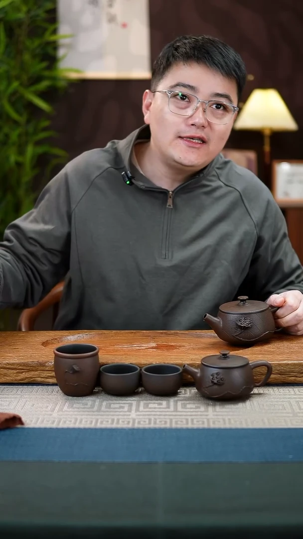 冰*300莲蓬菩提纹壶1个，单壶。