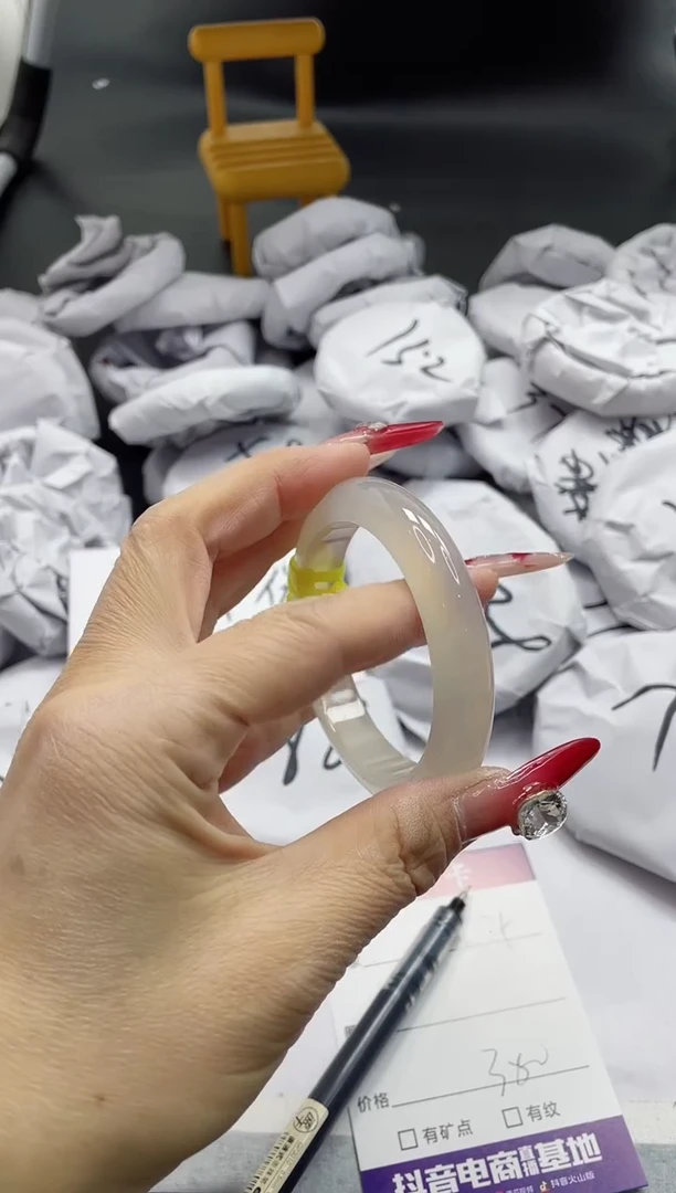 【闪购商品】石英质玉手镯未镶嵌335
