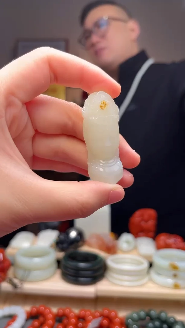 颈饰未镶嵌和田玉吊坠