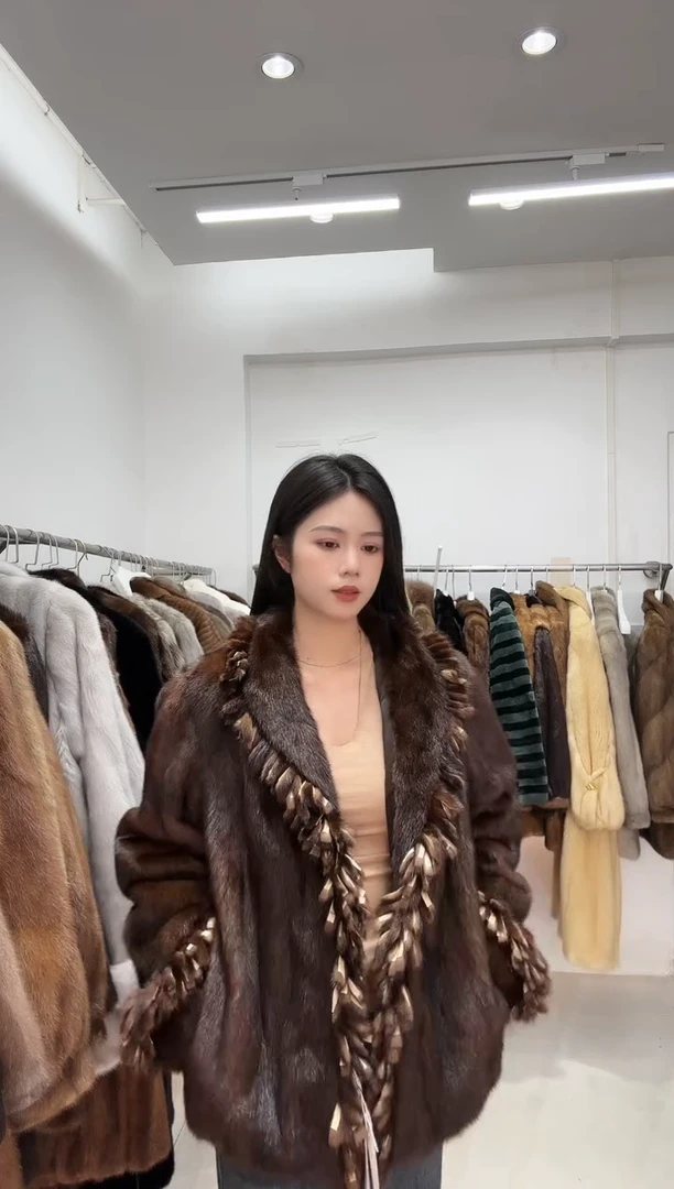 反季买皮草别墅靠大海