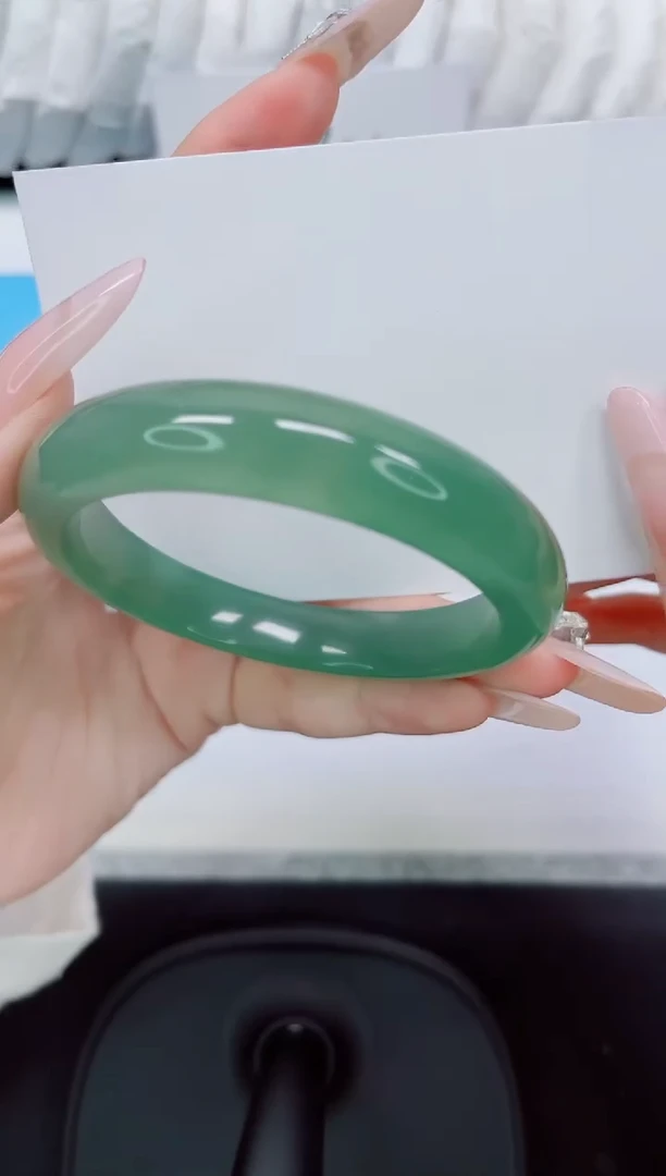 石英质玉手镯未镶嵌60