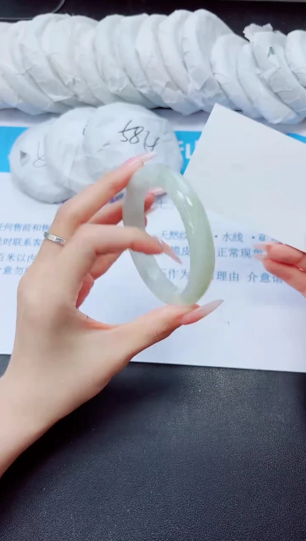 石英质玉手镯未镶嵌128/54.5