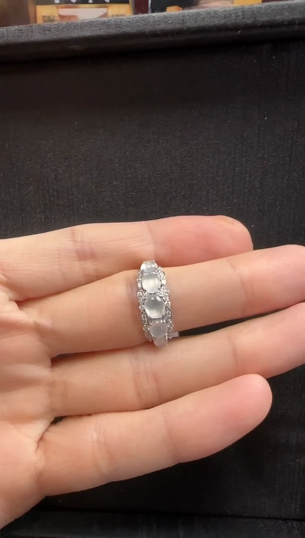 18K金镶嵌戒指翡翠103蛋面一只