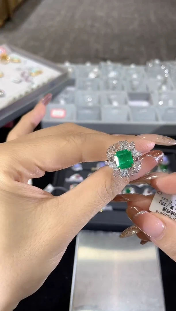 18K金镶嵌戒指祖母绿YB