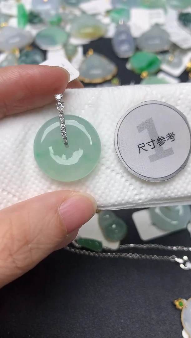 颈饰18K金镶嵌翡翠天然缅甸A货翡翠