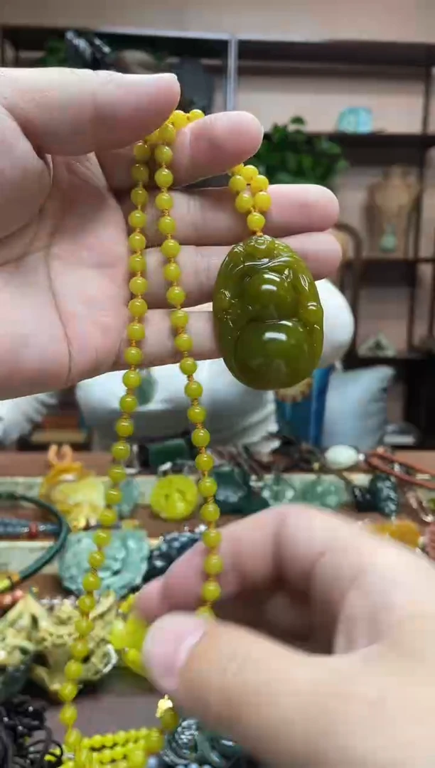 未镶嵌岫玉吊坠多样性发货发其中之一