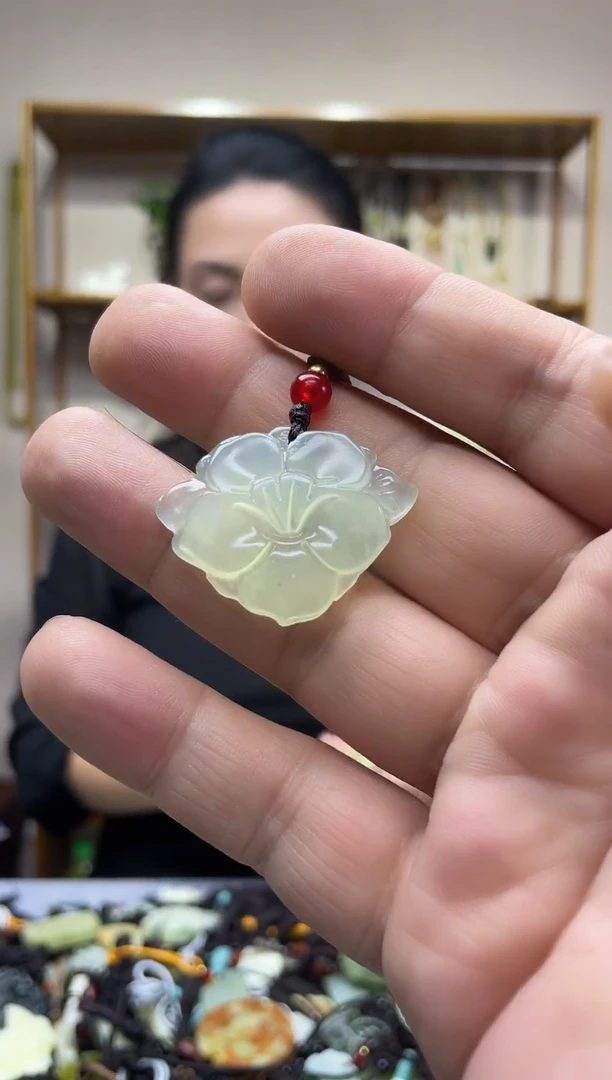 未镶嵌岫玉吊坠`