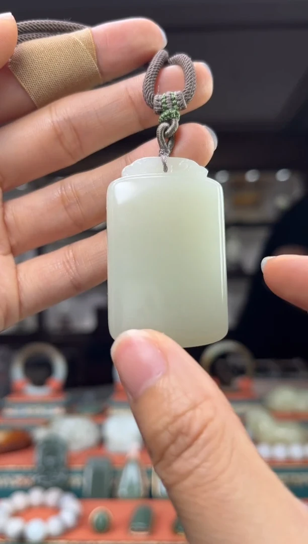 和田玉未镶嵌颈饰佩佩