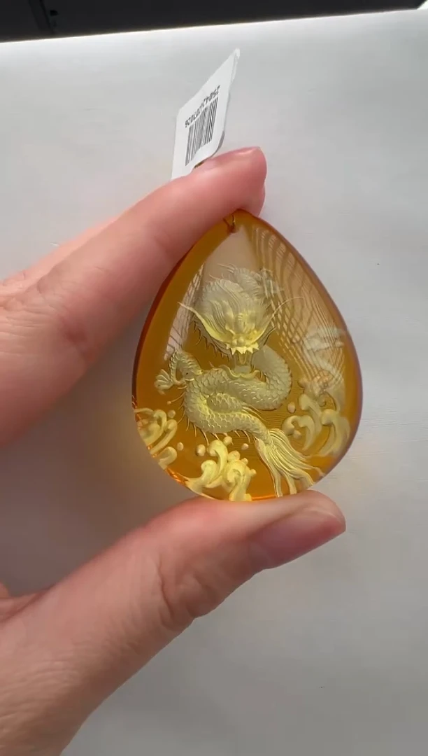 琥珀颈饰未镶嵌龙