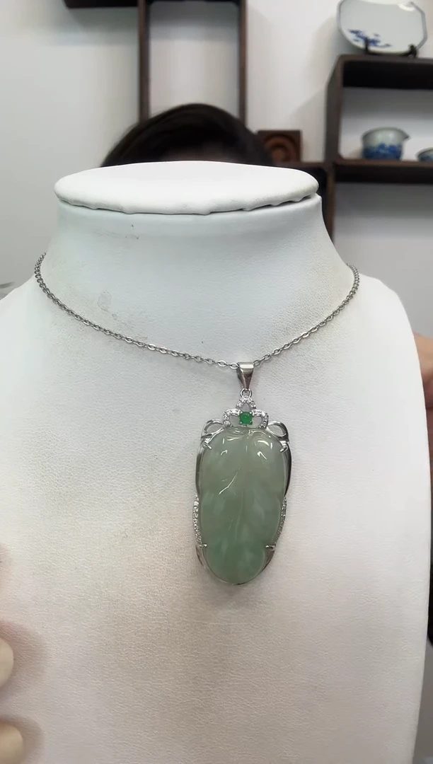 吊坠(赠链)银S925镶嵌翡翠小叶子