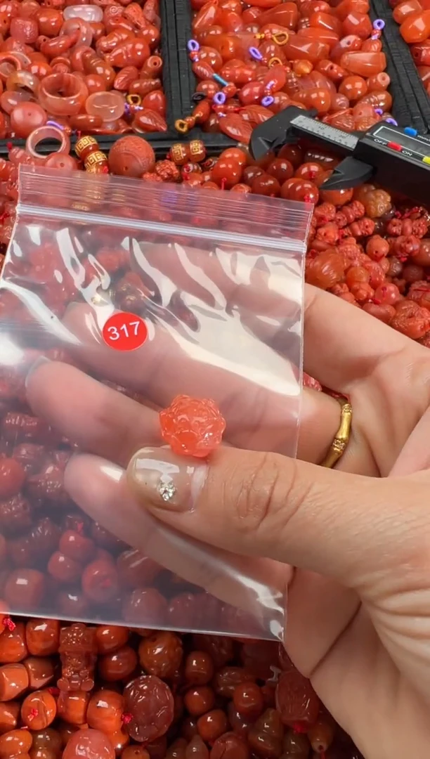 【闪购商品】南红玛瑙颈饰未镶嵌1