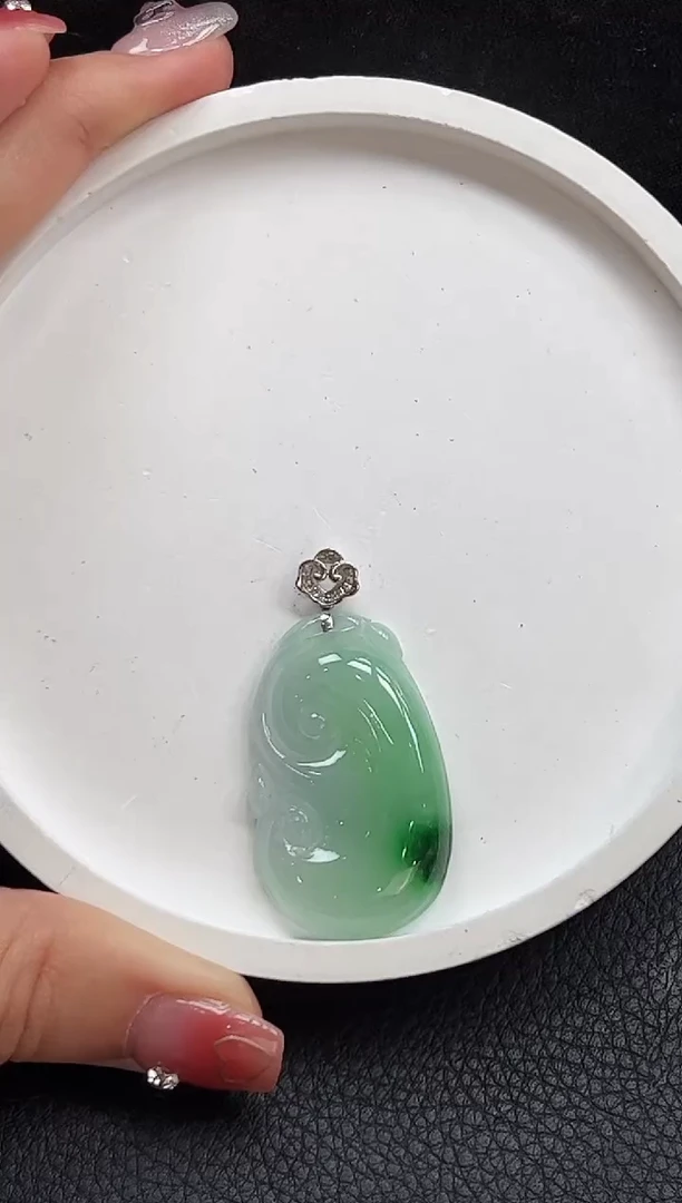 【闪购商品】翡翠颈饰18K金镶嵌如意