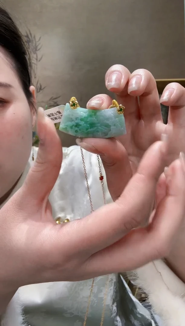 【闪购商品】翡翠颈饰未镶嵌吊坠