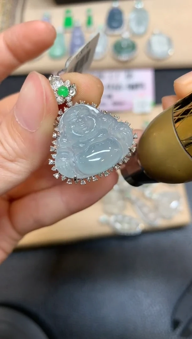 【闪购商品】翡翠颈饰18K金镶嵌佛公【无服务费】