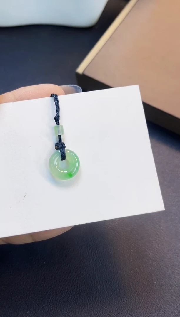 裸石翡翠七*萱牛奶001飘绿甜甜圈13.7*4.2/4.1*4.2