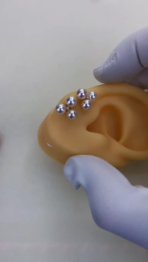 18K金镶嵌GD海水珍珠 GD165 4.5-5 钻石三叶草耳钉