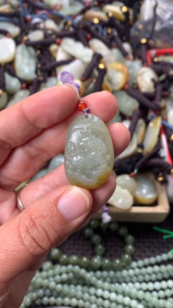 【闪购商品】和田玉颈饰未镶嵌多样性发货没有证书拍一发一有瑕