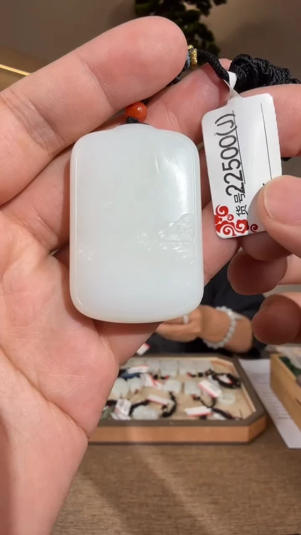 颈饰未镶嵌和田玉J