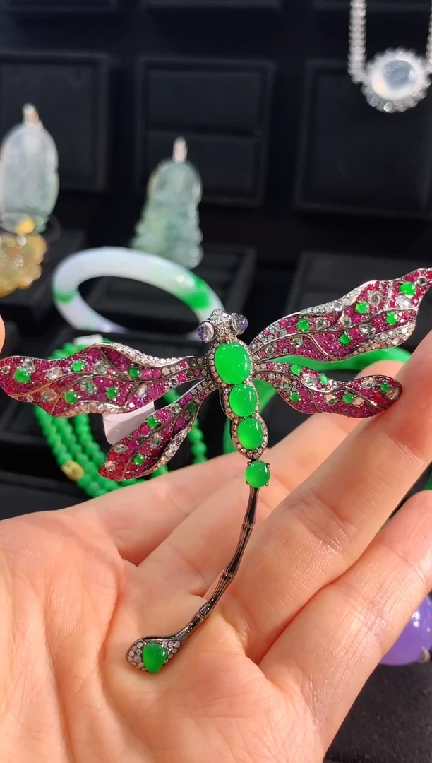 【闪购商品】翡翠颈饰18K金镶嵌胸针