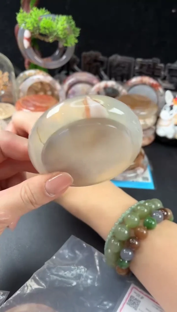 未镶嵌手镯（圆镯）石英质玉55