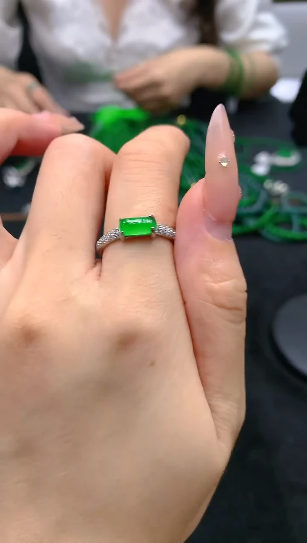 翡翠未镶嵌颈饰天然A货翡翠