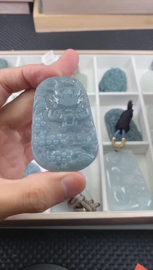 翡翠未镶嵌颈饰
