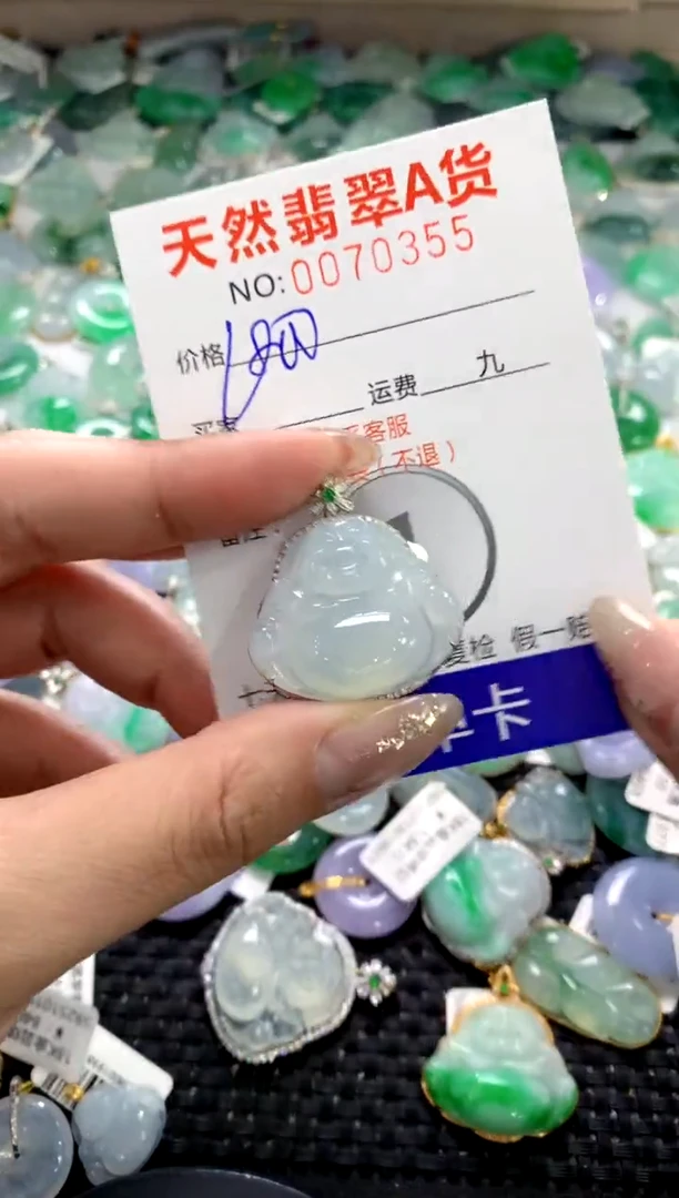 颈饰18K金镶嵌翡翠1111111111111111