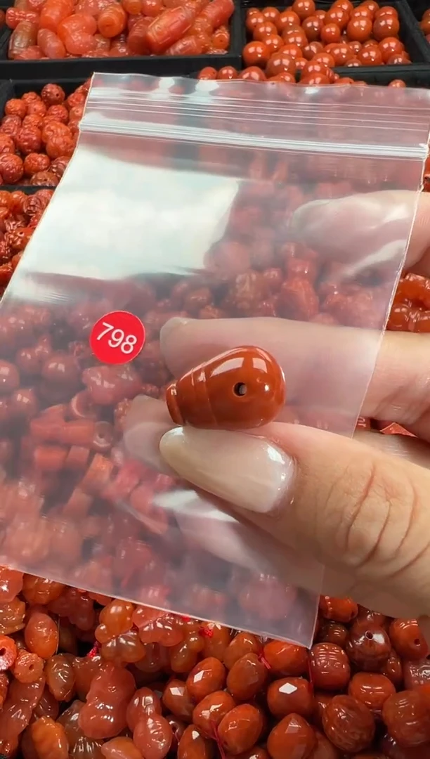 颈饰未镶嵌南红玛瑙1