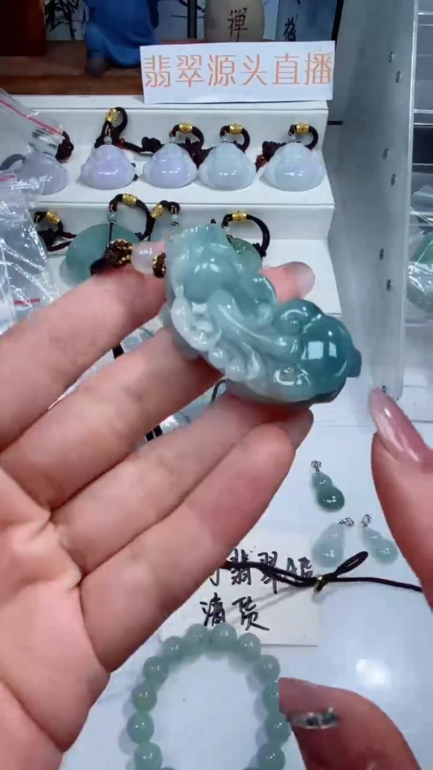 颈饰未镶嵌翡翠吊坠