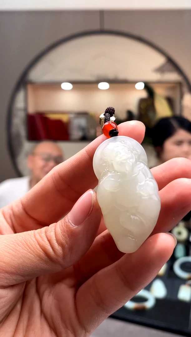 和田玉未镶嵌颈饰挂件