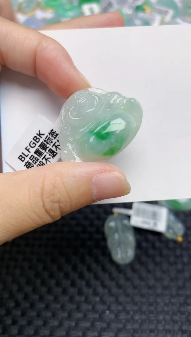 翡翠18K金镶嵌颈饰天然翡翠A货