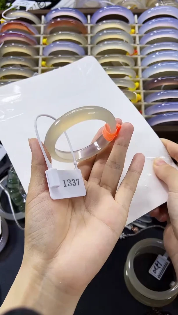 玛瑙/玉髓手镯未镶嵌53.8-12.2-8.0