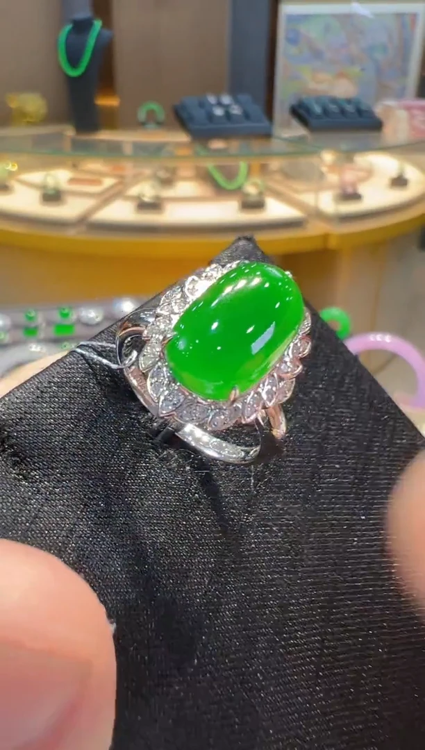 翡翠戒指18K金镶嵌