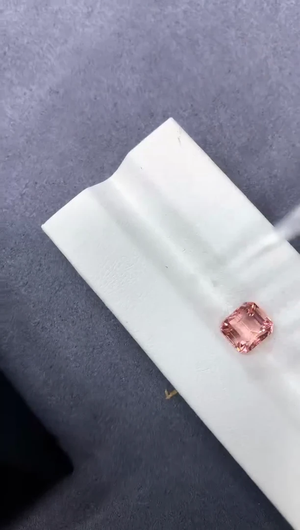 未镶嵌裸石碧玺2.2ct 63