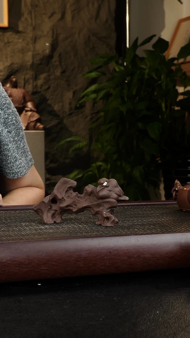 紫砂茶宠仁**寿太湖石鸟