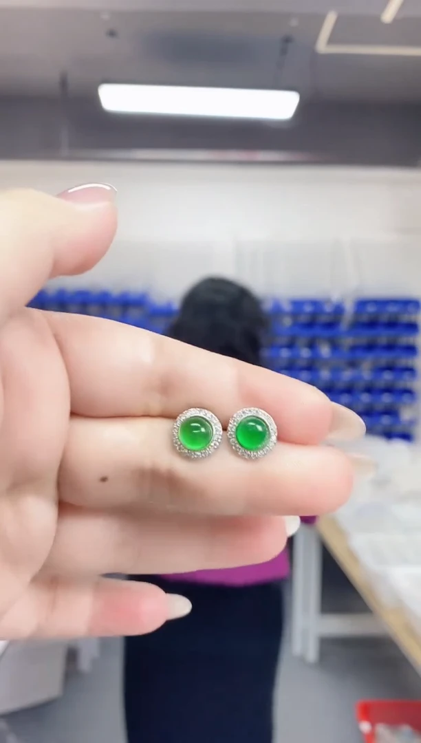 【闪购商品】翡翠耳饰未镶嵌多样性发其一颜色微差