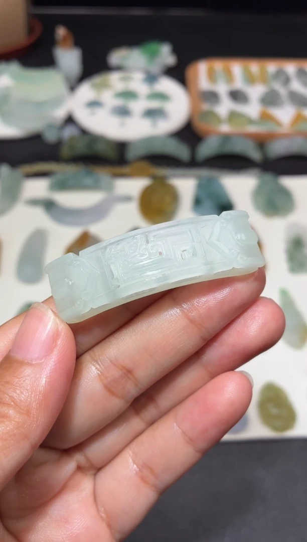 定制翡翠未镶嵌如意镂空手牌