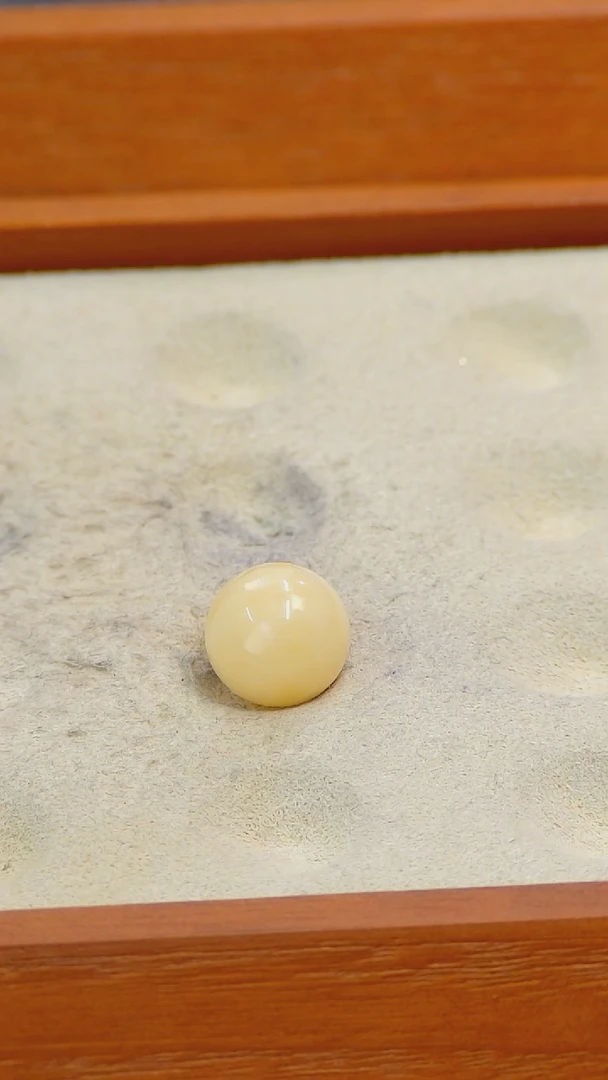 【闪购商品】蜜蜡裸石未镶嵌俄料全品0.639克