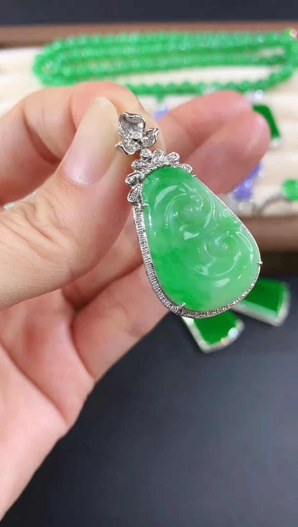 吊坠(不含链)18K金镶嵌翡翠42|5800