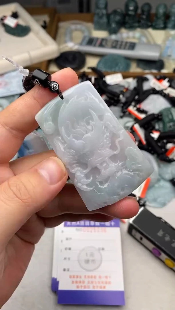 翡翠未镶嵌颈饰多样性发其一