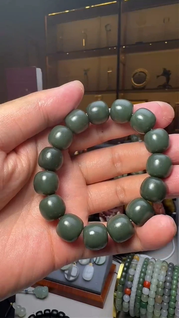 手串未镶嵌和田玉（青玉）沙枣青手串