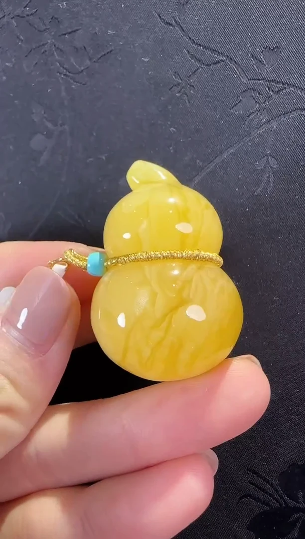 蜜蜡颈饰18K金镶嵌葫芦吊坠