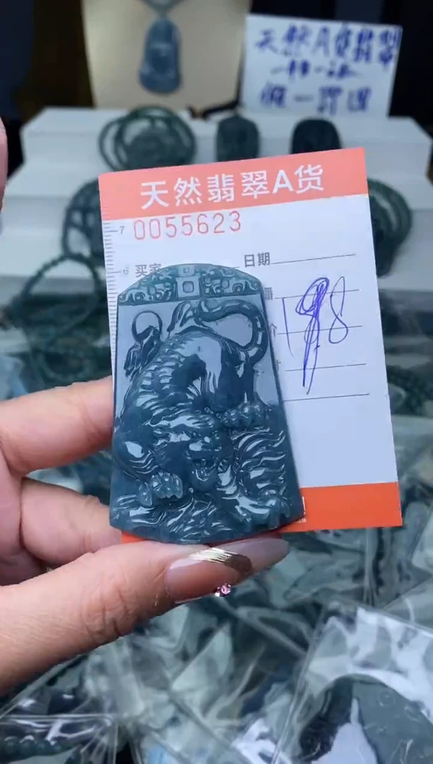【闪购商品】翡翠颈饰未镶嵌````````