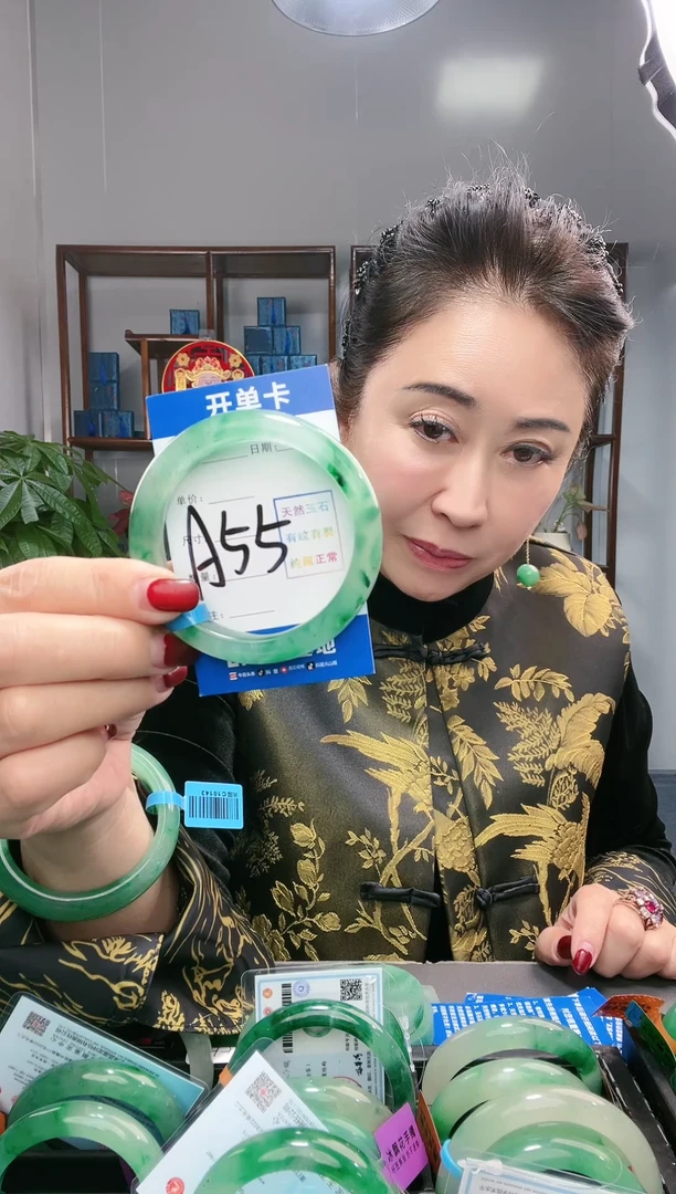 【闪购商品】石英质玉手镯未镶嵌非洲翠