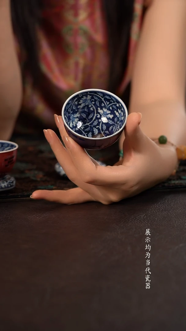 子润窑霁蓝蓝地茶花小碗杯